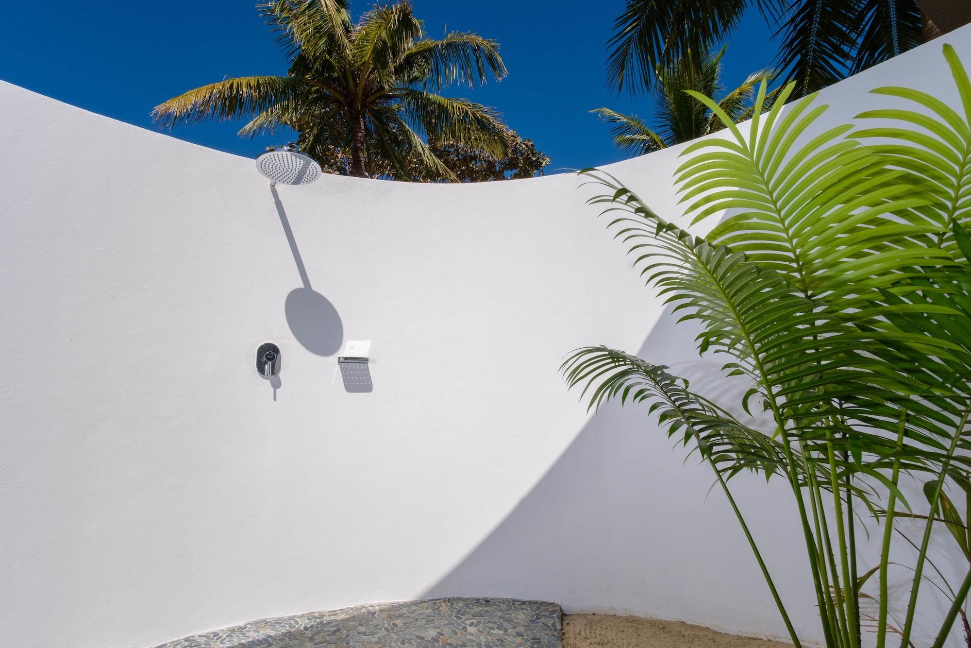 Lomani Island Resort - Adults Only Malolo Lailai Bagian luar foto